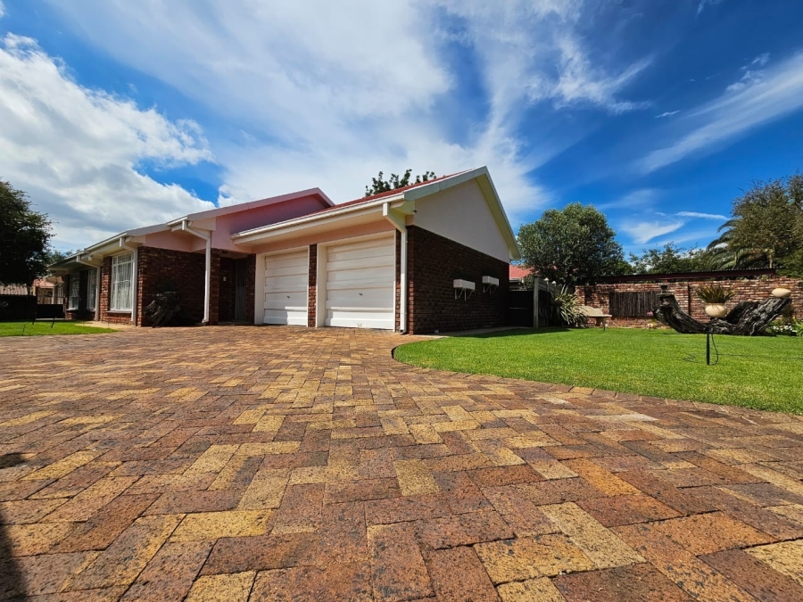 3 Bedroom Property for Sale in Potchefstroom North West